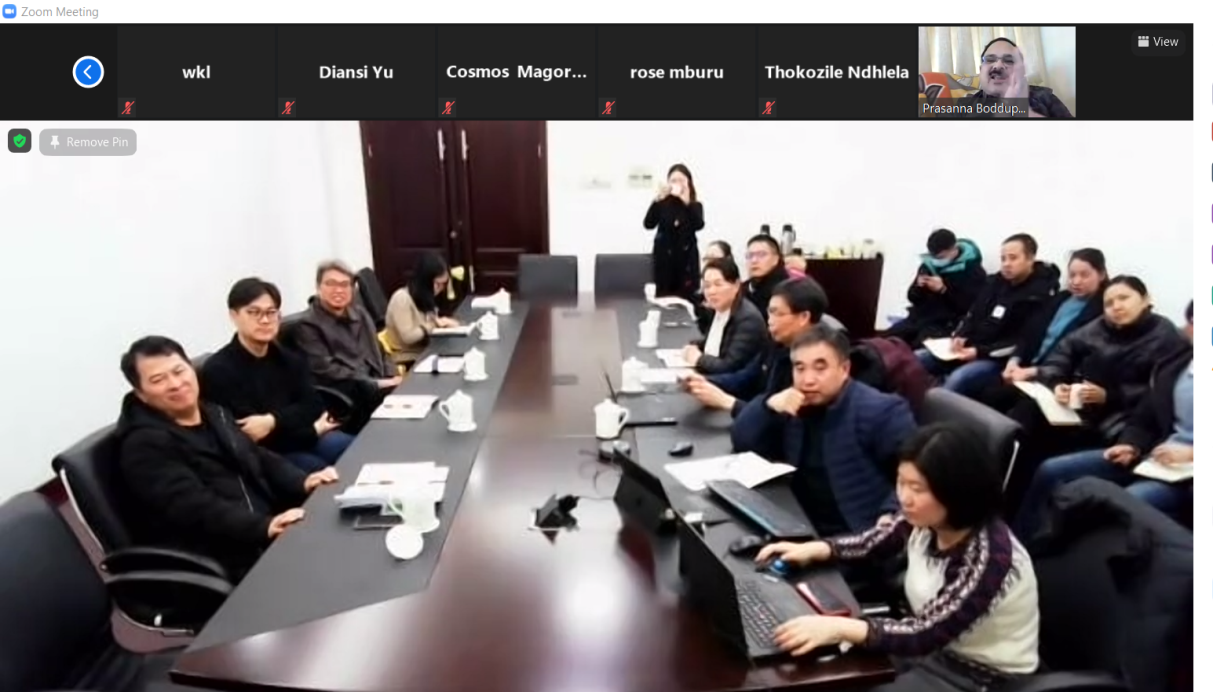 参会的研究中心科技人员郑洪建研究员代表研究中心进行了总体工作汇报