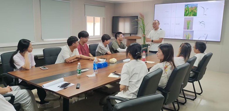 上海分中心开展水稻 DUS 测试技术科普讲座