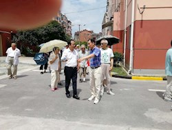 院党委副书记、纪委书记徐伟林调研家属区物业管理工作