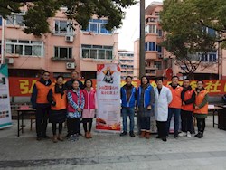 弘扬雷锋精神，服务社区居民
