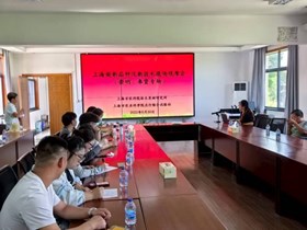 院林果所召开梨品种、新技术现场观摩培训会