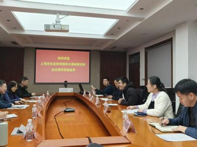 我院林果所班子一行赴中国农业科学院果树研究所调研交流