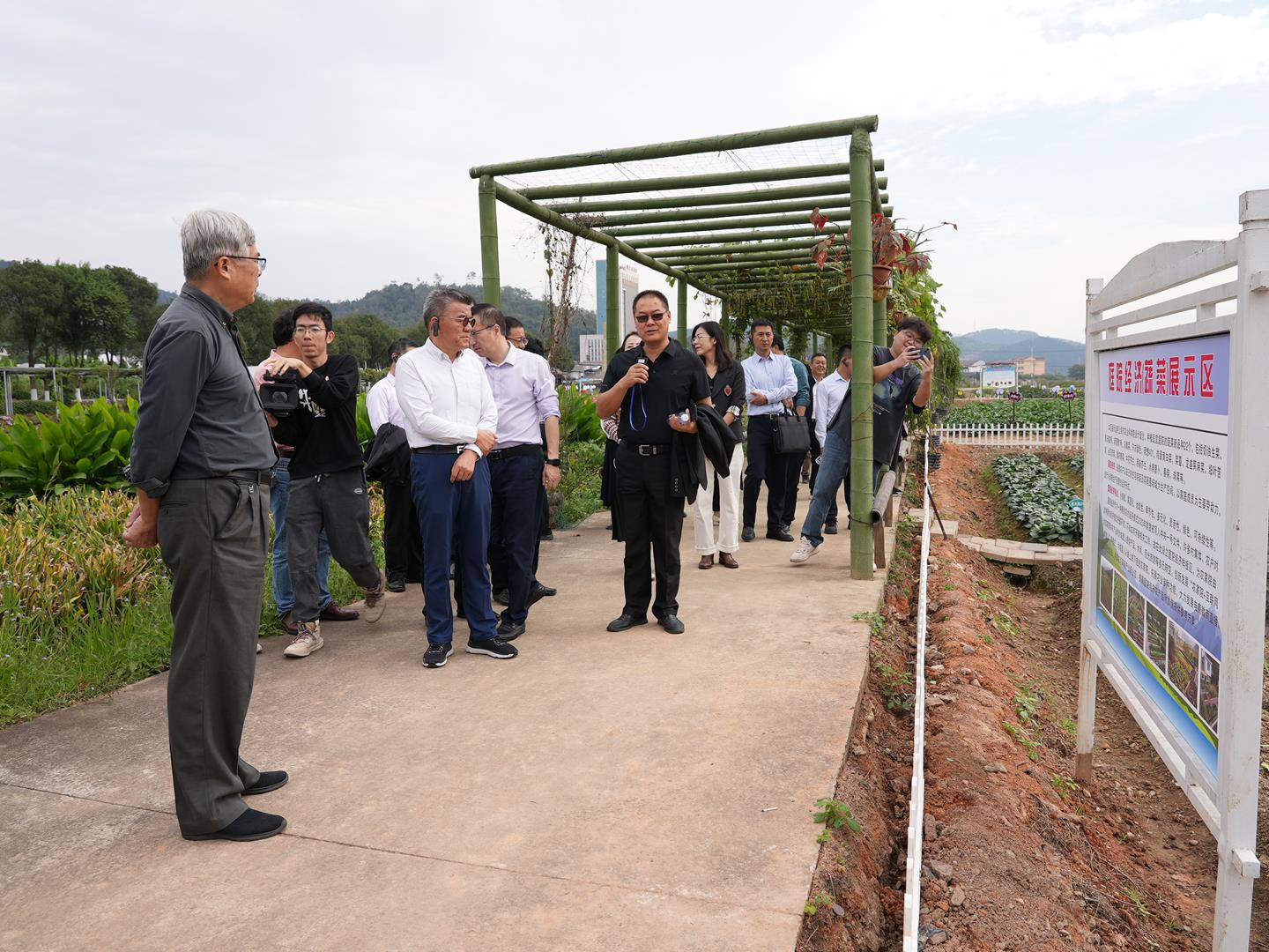 8e153df7f22f4ca1976ca9ec1aa42aba.JPG 8e153df7f22f4ca1976ca9ec1aa42aba.JPG