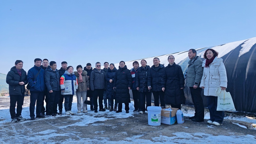 一群人站在一起

描述已自动生成