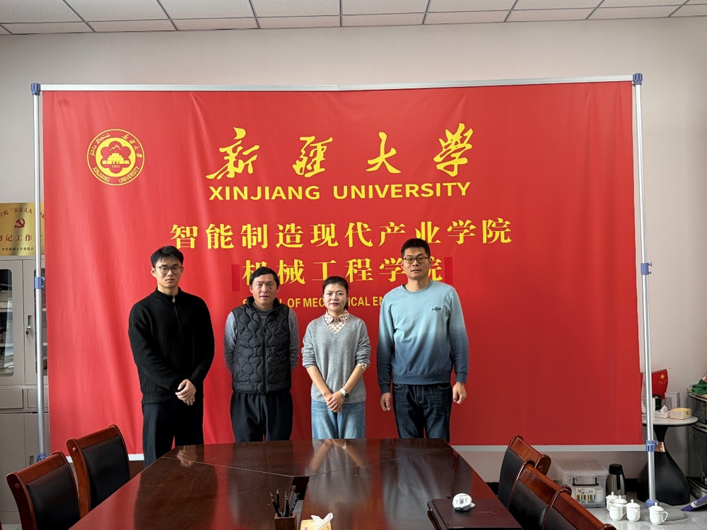 一群人站在台上

AI 生成的内容可能不正确。