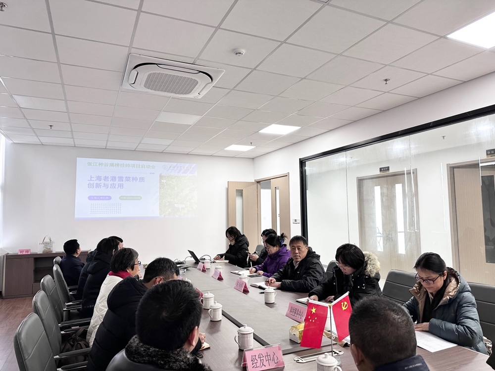 会议室里的人们

AI 生成的内容可能不正确。