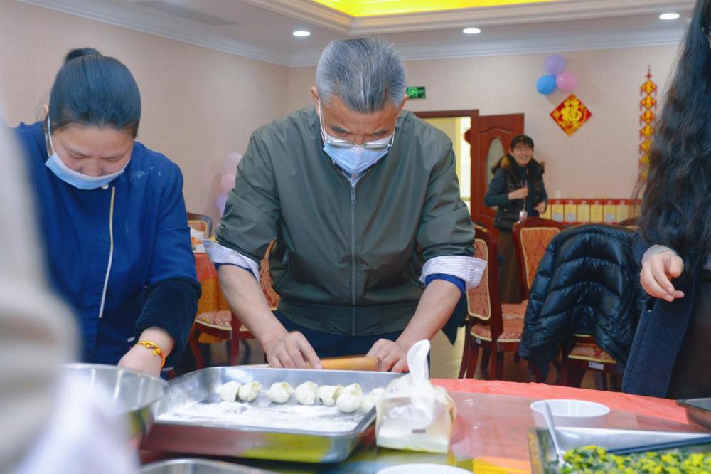 E:/办公文件/倪泓版/2026中心文字/照片/史院长带队节前安全检查/除夕饺子宴/微信图片_20260224105847.jpg微信图片_20260224105847