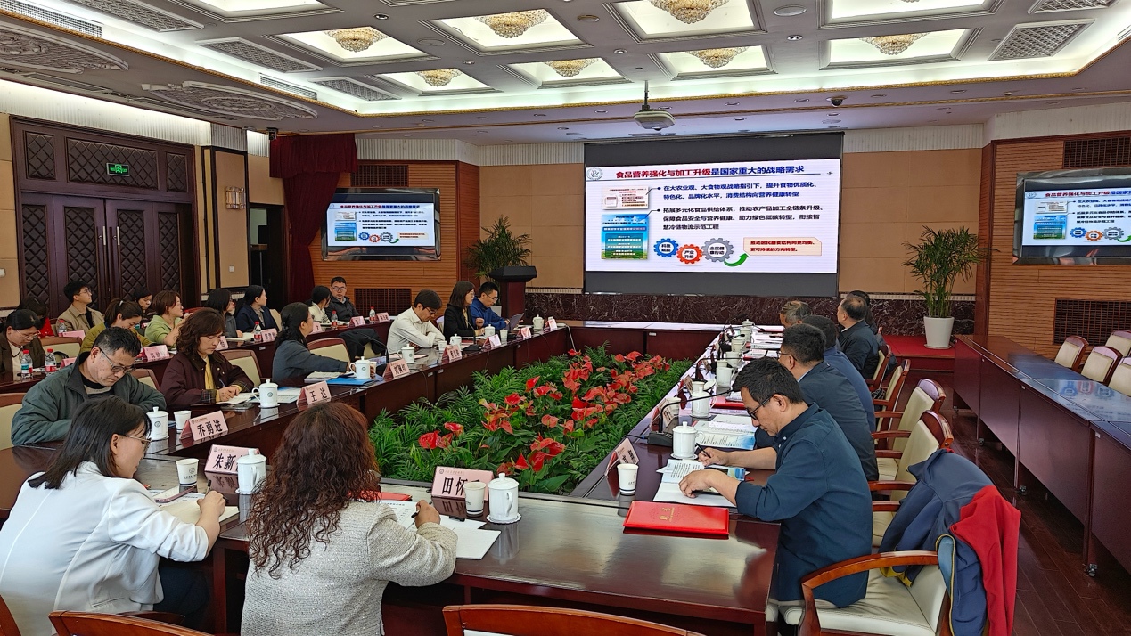 一群人在餐厅里

AI 生成的内容可能不正确。