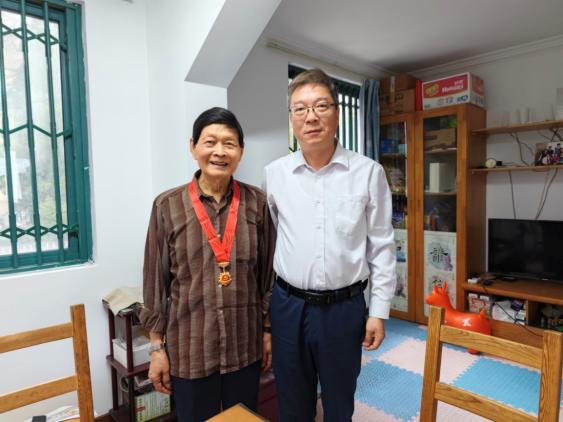 20260701慰问朱祖明-光荣在党50年.jpg