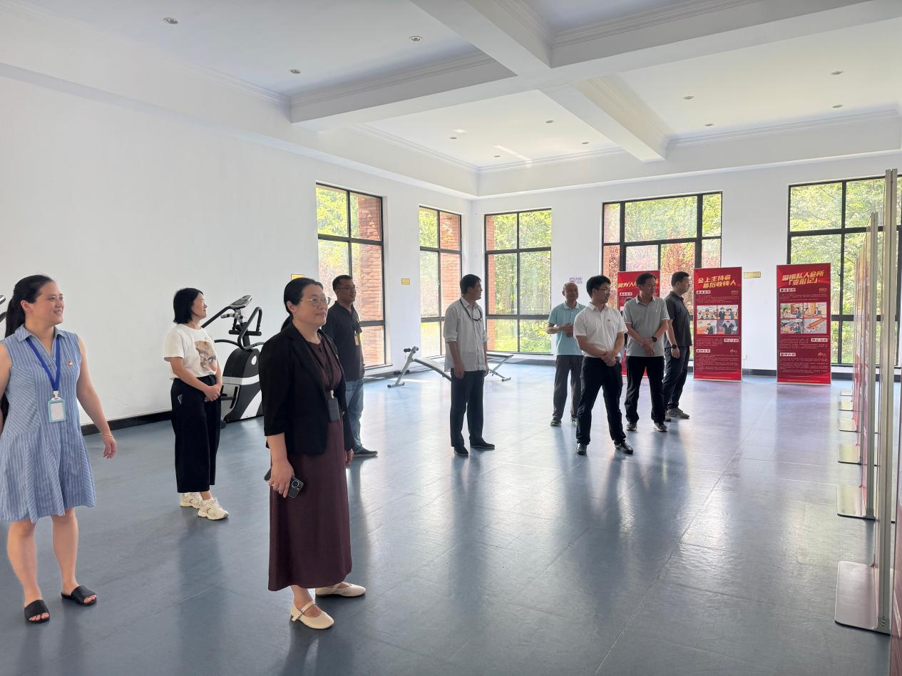 “以案释纪”专题巡展3