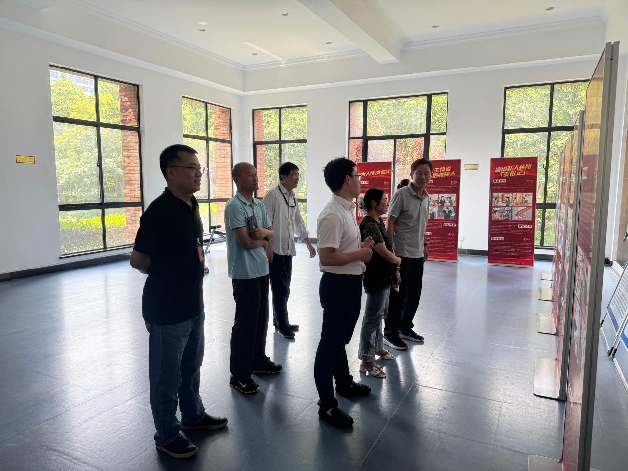 “以案释纪”专题巡展2