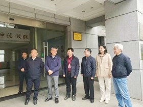 院党政班子一行到作物所看望慰问干部职工