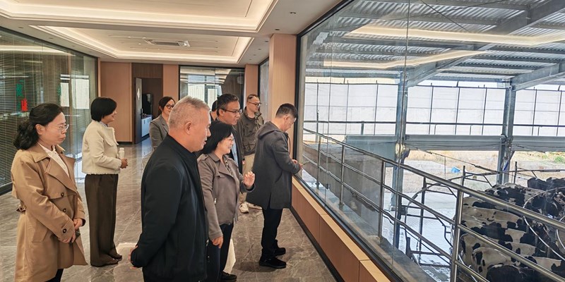 畜牧兽医研究所科研人员参加市农科科技创新项目推进会并赴基地指导