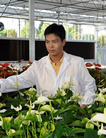 陈海荣　研究员　植物新品种保护和测试、指南标准研制和植物种质资源收集评价